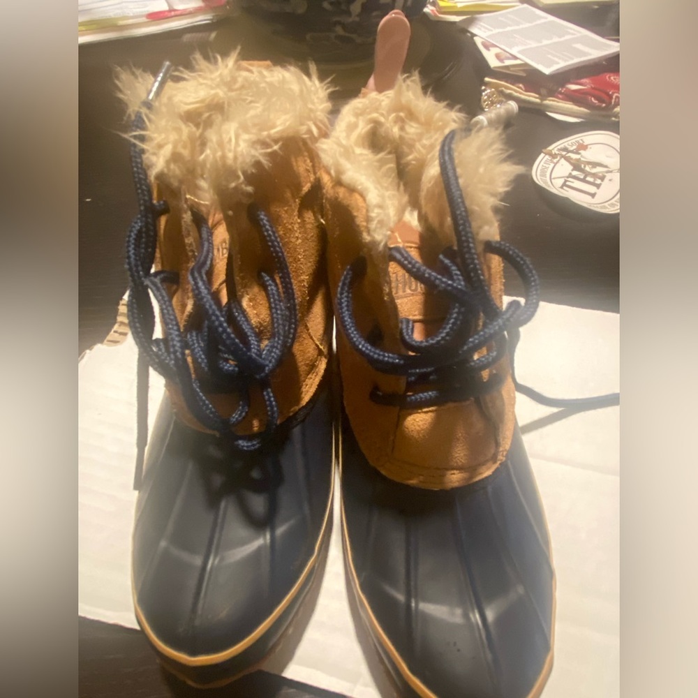 Khombu Winter Duck Boots, Size 7